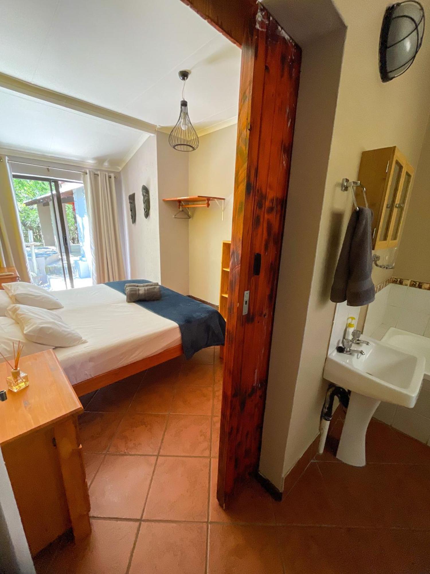 Kruger Park Hostel Marloth Park Eksteriør billede