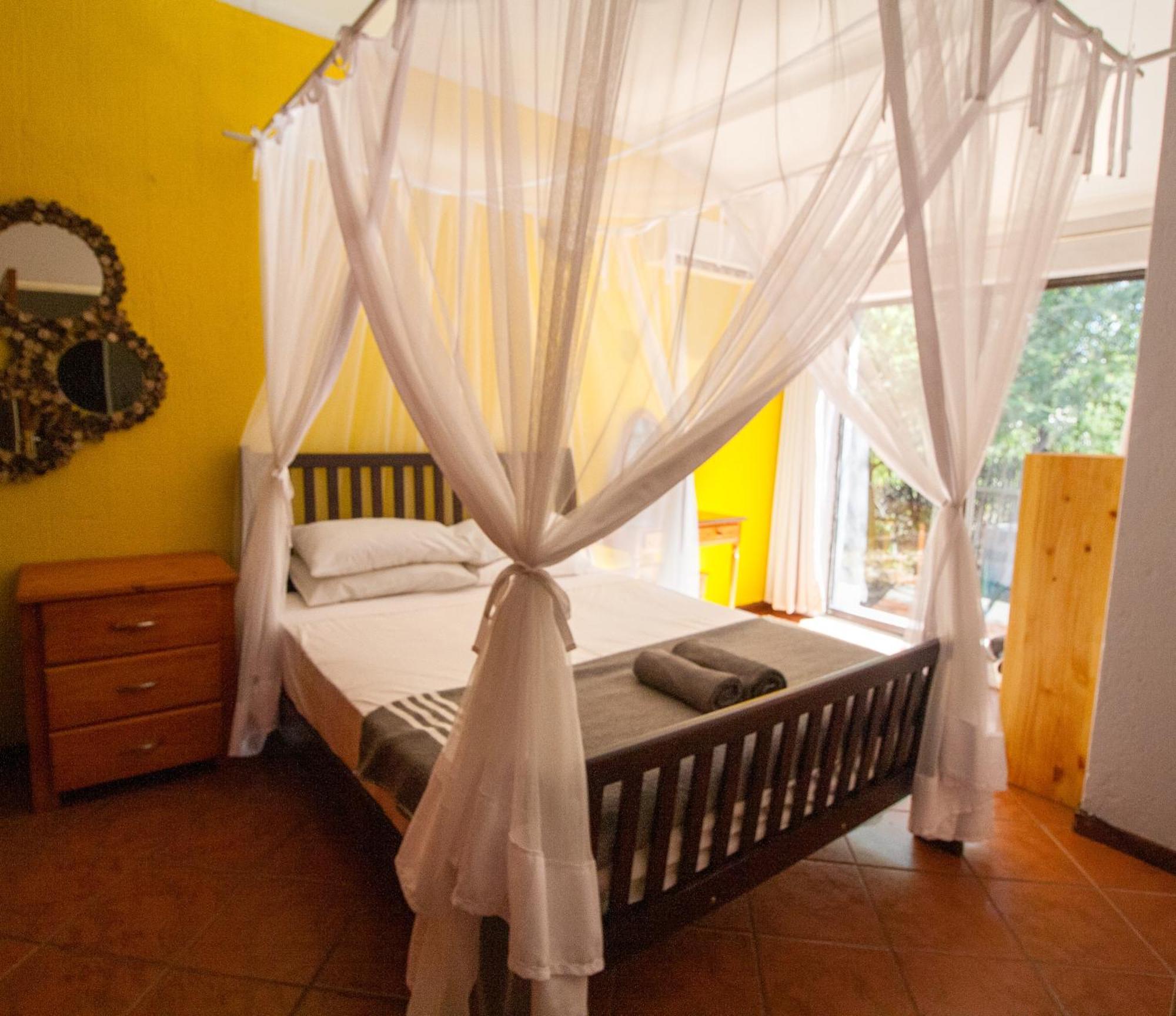 Kruger Park Hostel Marloth Park Eksteriør billede